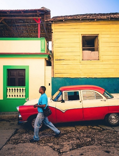 Ford 56 avec un symbole Chevrolet, Baracoa, Cuba