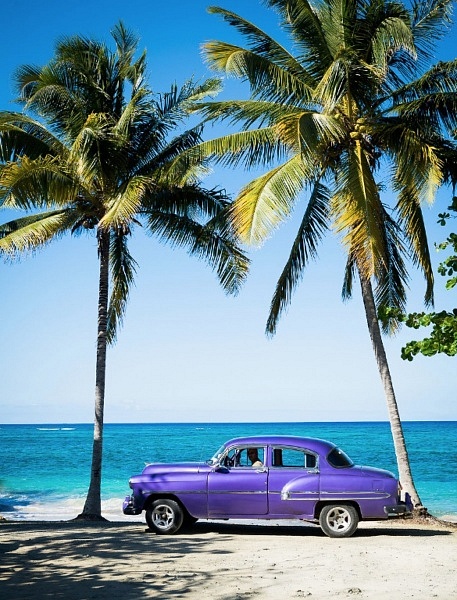 Chevrolet 54 sur la plage de la Villa Maguana, Baracoa, Cuba